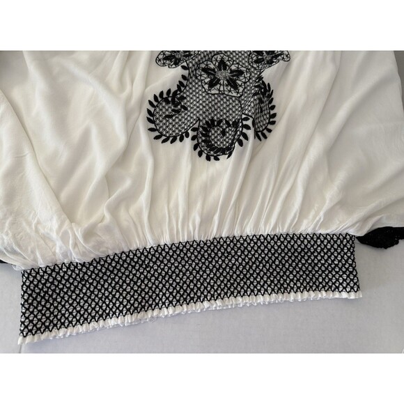 Democracy Womens Embroidered Dolman Sleeve Top Ivory/Black w/ attached Tank Sz L - Picture 7 of 13